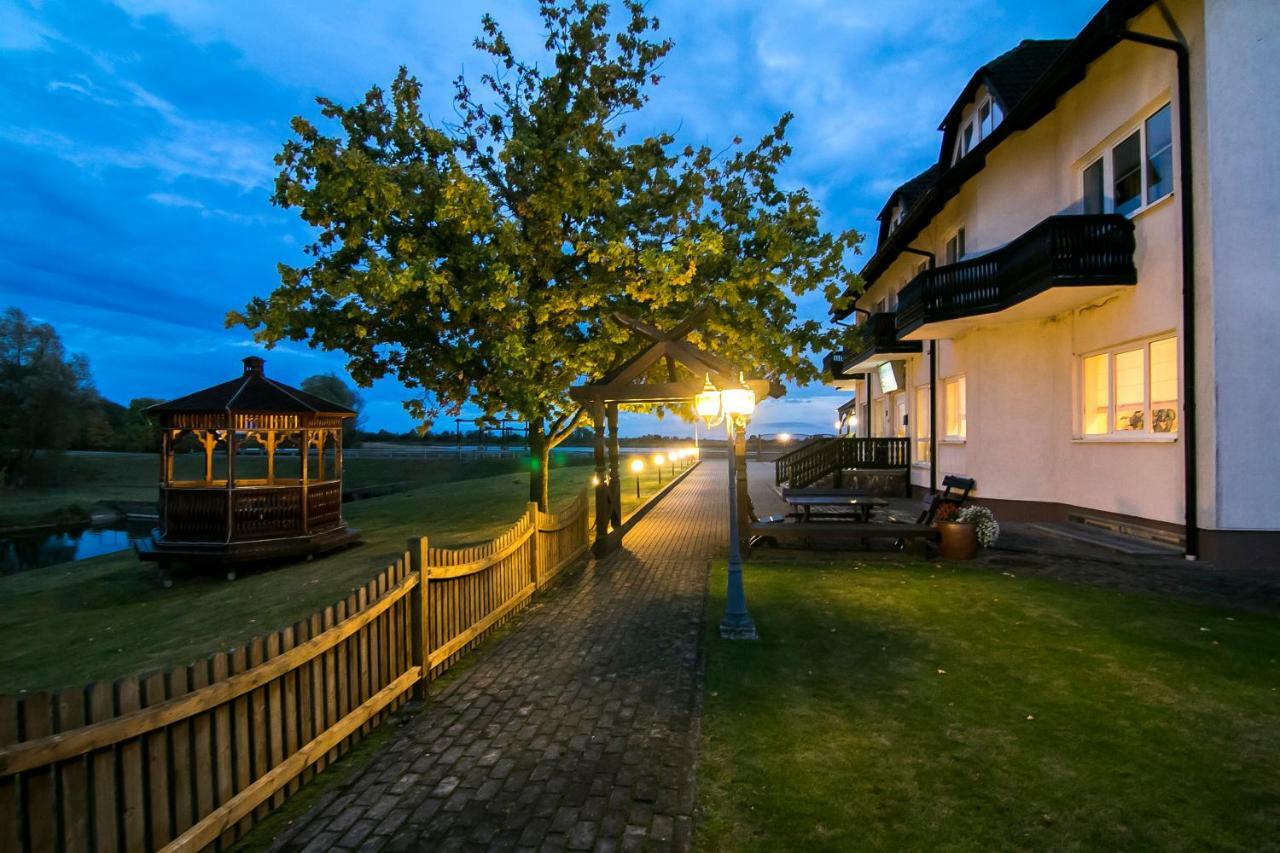 Butenas Hotel Tyla Biržai Exteriör bild